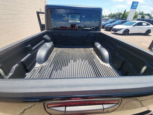 Used 2026 Jeep Gladiator Mojave AWD/4WD image 14