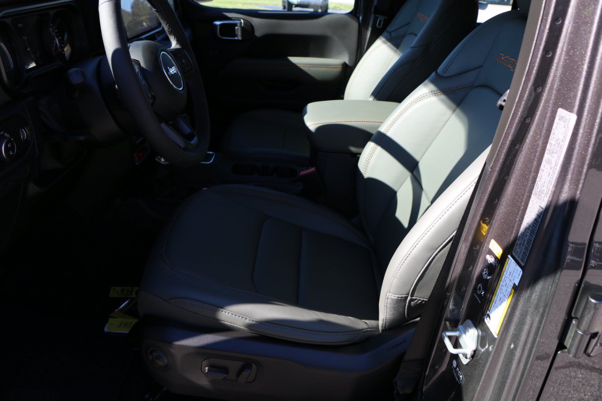 Used 2026 Jeep Gladiator Mojave AWD/4WD image 24