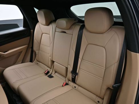 Used 2021 Porsche Cayenne AWD/4WD image 23