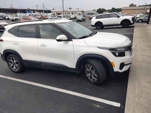 Used 2023 Kia Seltos EX AWD/4WD image 1