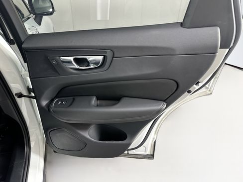 Used 2025 Volvo XC60 B5 Plus image 31