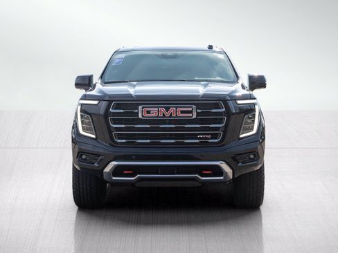Used 2025 GMC Yukon XL AT4 w/ AT4 Premium Package AWD/4WD image 8