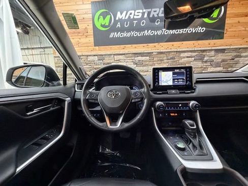 Used 2019 Toyota RAV4 Limited AWD/4WD image 19