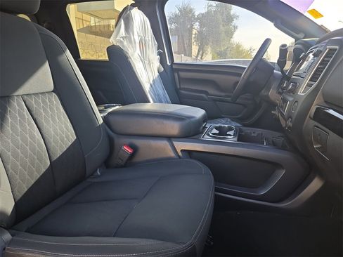 Used 2018 Nissan Titan SV w/ SV Convenience Package image 6