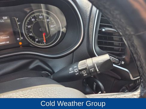 Used 2020 Jeep Cherokee Latitude w/ Cold Weather Group AWD/4WD image 21