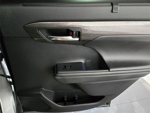 Used 2021 Toyota Highlander Platinum image 23