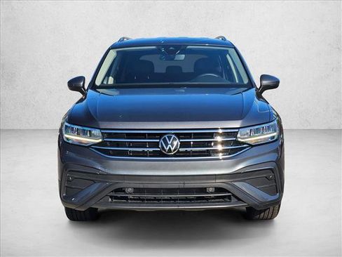 Used 2023 Volkswagen Tiguan SE image 2