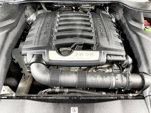 Used 2017 Porsche Cayenne Platinum Edition AWD/4WD image 20