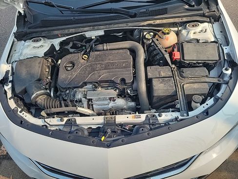 Used 2018 Chevrolet Malibu LT FWD image 23