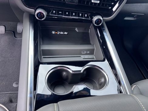 New 2025 Chevrolet Suburban Premier image 29