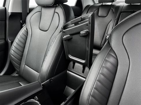 New 2025 Hyundai Elantra Limited FWD image 18