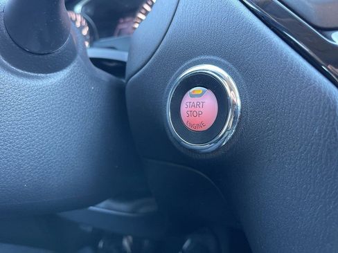 Used 2020 Nissan Pathfinder S AWD/4WD image 14