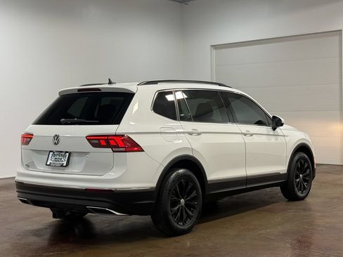 Used 2018 Volkswagen Tiguan SE w/ Panoramic Sunroof Package AWD/4WD image 24