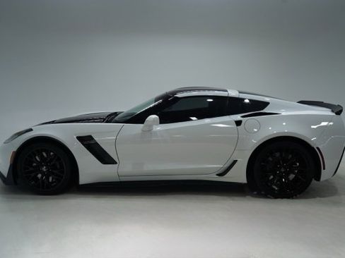 Used 2016 Chevrolet Corvette Z06 w/ 3LZ Preferred Equipment Group image 4