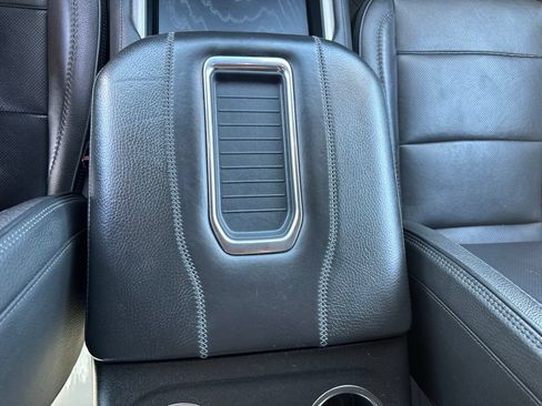Used 2023 GMC Yukon Denali AWD/4WD image 9