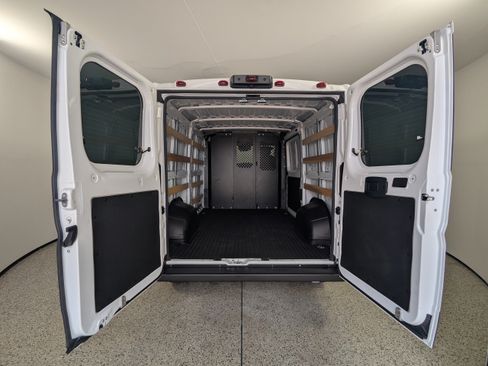 Used 2025 RAM ProMaster 2500 w/ U-Haul Equipment Group FWD image 9
