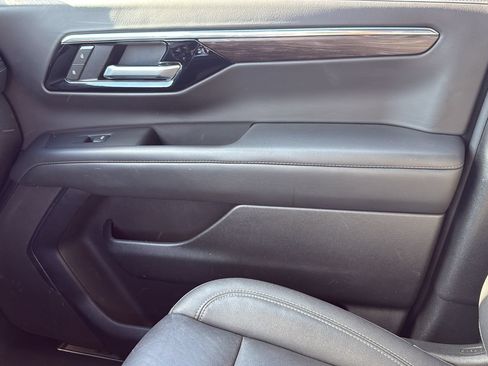Used 2025 Chevrolet Tahoe LT RWD image 21