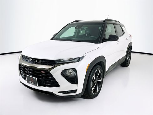 Used 2021 Chevrolet TrailBlazer RS w/ Sun and Liftgate Package image 3