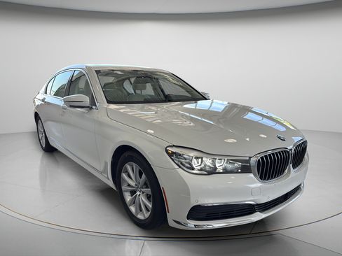 Used 2019 BMW 740i RWD image 6