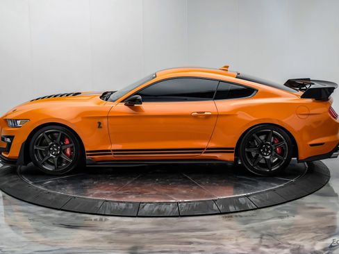 Used 2020 Ford Mustang Shelby GT500 w/ Carbon Fiber Track Pack RWD image 9