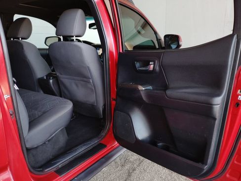 Used 2016 Toyota Tacoma TRD Sport RWD image 14