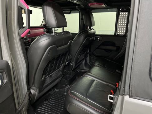 Used 2022 Jeep Wrangler Unlimited Rubicon w/ Cold Weather Group image 24