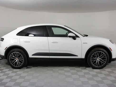 New 2025 Porsche Macan 4 Electric image 8