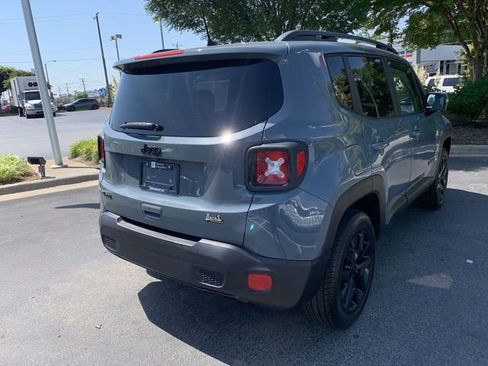Used 2018 Jeep Renegade Altitude w/ Safety & Security Group AWD/4WD image 8