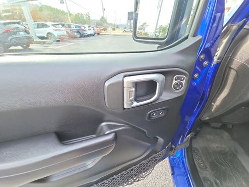Used 2019 Jeep Wrangler Sport S image 11