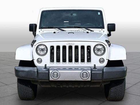 Used 2017 Jeep Wrangler Unlimited Sahara w/ Connectivity Group AWD/4WD image 4