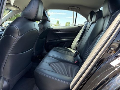 Used 2018 Toyota Camry SE w/ Convenience Package FWD image 18