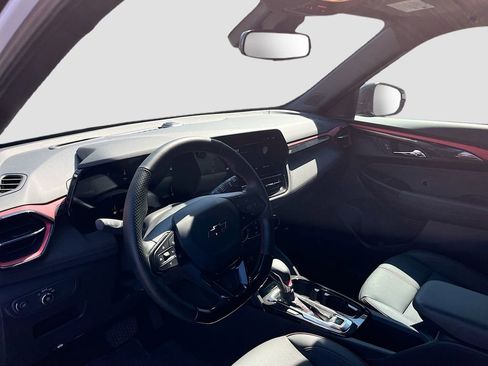 Used 2025 Chevrolet TrailBlazer RS w/ Convenience Package image 9