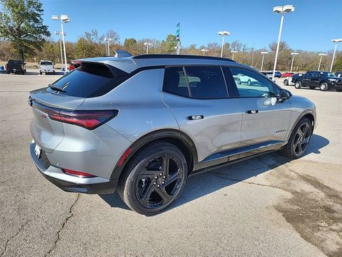 New 2025 Chevrolet Equinox EV RS image 7