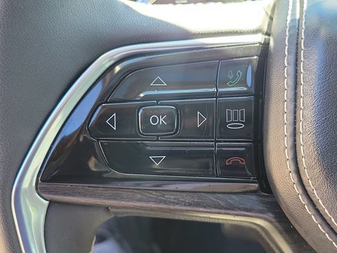 Used 2023 Jeep Grand Cherokee Overland w/ Luxury Tech Group IV AWD/4WD image 24