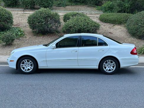 Used 2005 Mercedes-Benz E 320 Sedan image 2