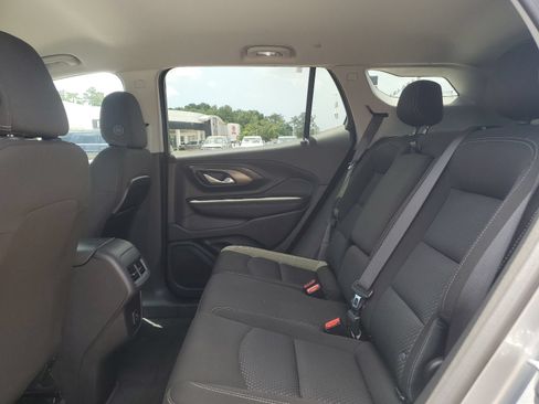 Used 2024 GMC Terrain SLE FWD image 12