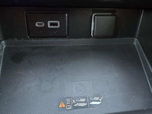 Used 2022 Chevrolet Suburban High Country AWD/4WD image 18