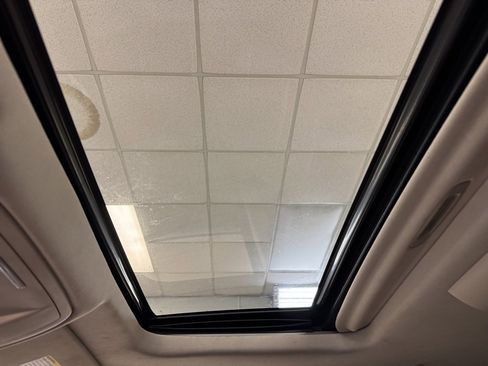 Used 2017 GMC Yukon SLT w/ Premium Edition image 46