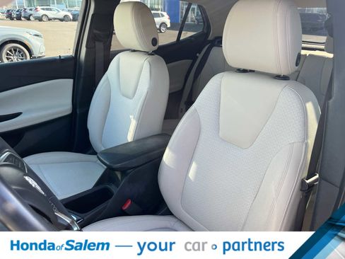 Used 2023 Buick Encore GX Select image 11