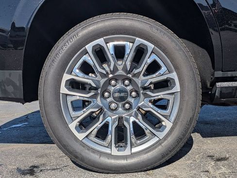 Used 2023 GMC Yukon Denali Ultimate AWD/4WD image 12