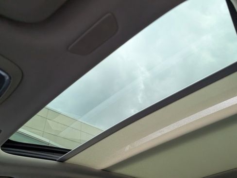 Used 2019 Volvo XC60 T5 Momentum w/ Multimedia Package image 19