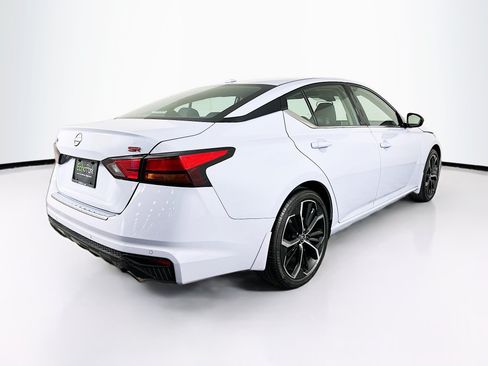 Used 2023 Nissan Altima 2.5 SR FWD image 9