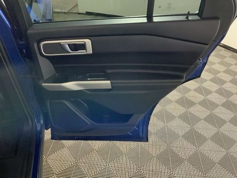 Used 2022 Ford Explorer XLT w/ Equipment Group 202A AWD/4WD image 36