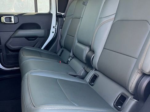 New 2025 Jeep Gladiator Mojave image 24