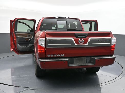 Used 2017 Nissan Titan Platinum Reserve image 41