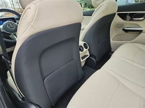 Used 2025 Mercedes-Benz GLC 300 4MATIC image 19
