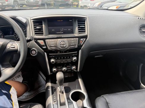 Used 2020 Nissan Pathfinder S AWD/4WD image 28