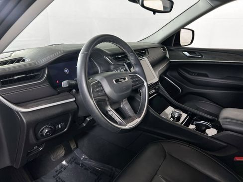 Used 2022 Jeep Grand Cherokee Limited image 9