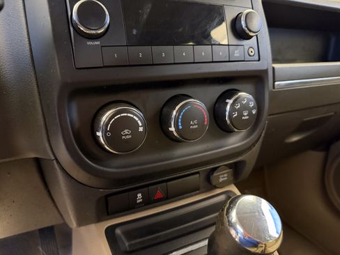 Used 2012 Jeep Patriot Sport FWD image 29