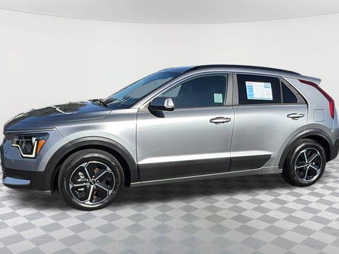 Used 2023 Kia Niro EX FWD image 8